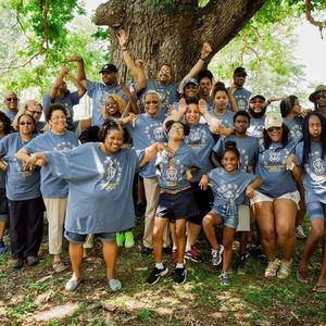 Meet your Posher, Lois